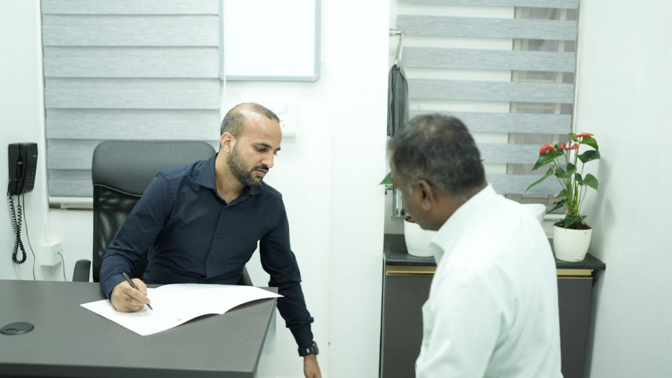 Dr. Madhuram Chowdry conducting orthopaedic knee arthritis consultation with patient