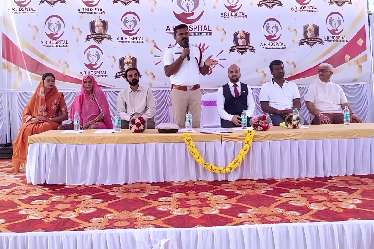 Dr. Madhuram Chowdry and dignitaries during the medical awareness session at Happy Knees Walkathon
