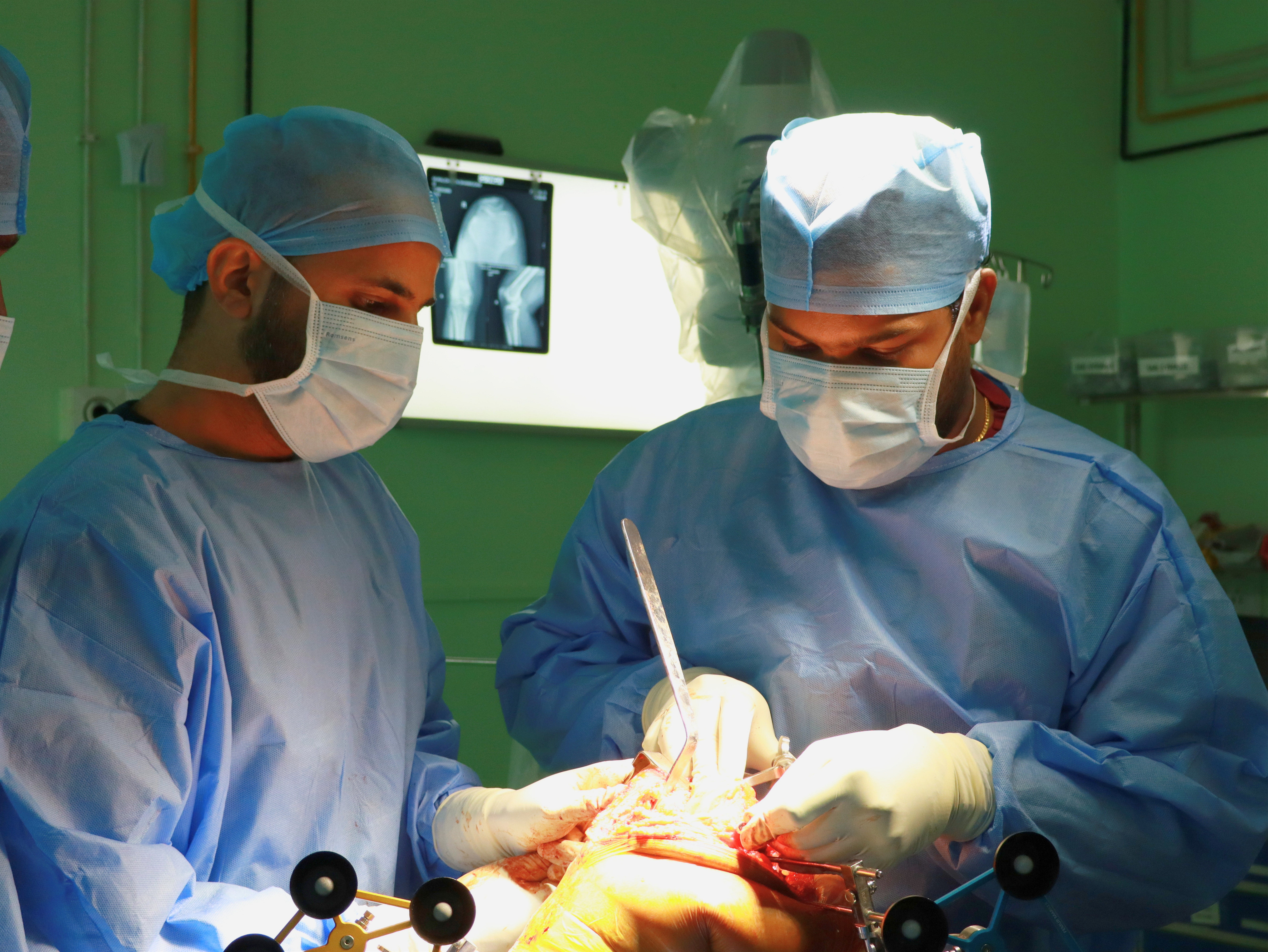 Dr. Madhuram Chowdry performing robotic knee surgery